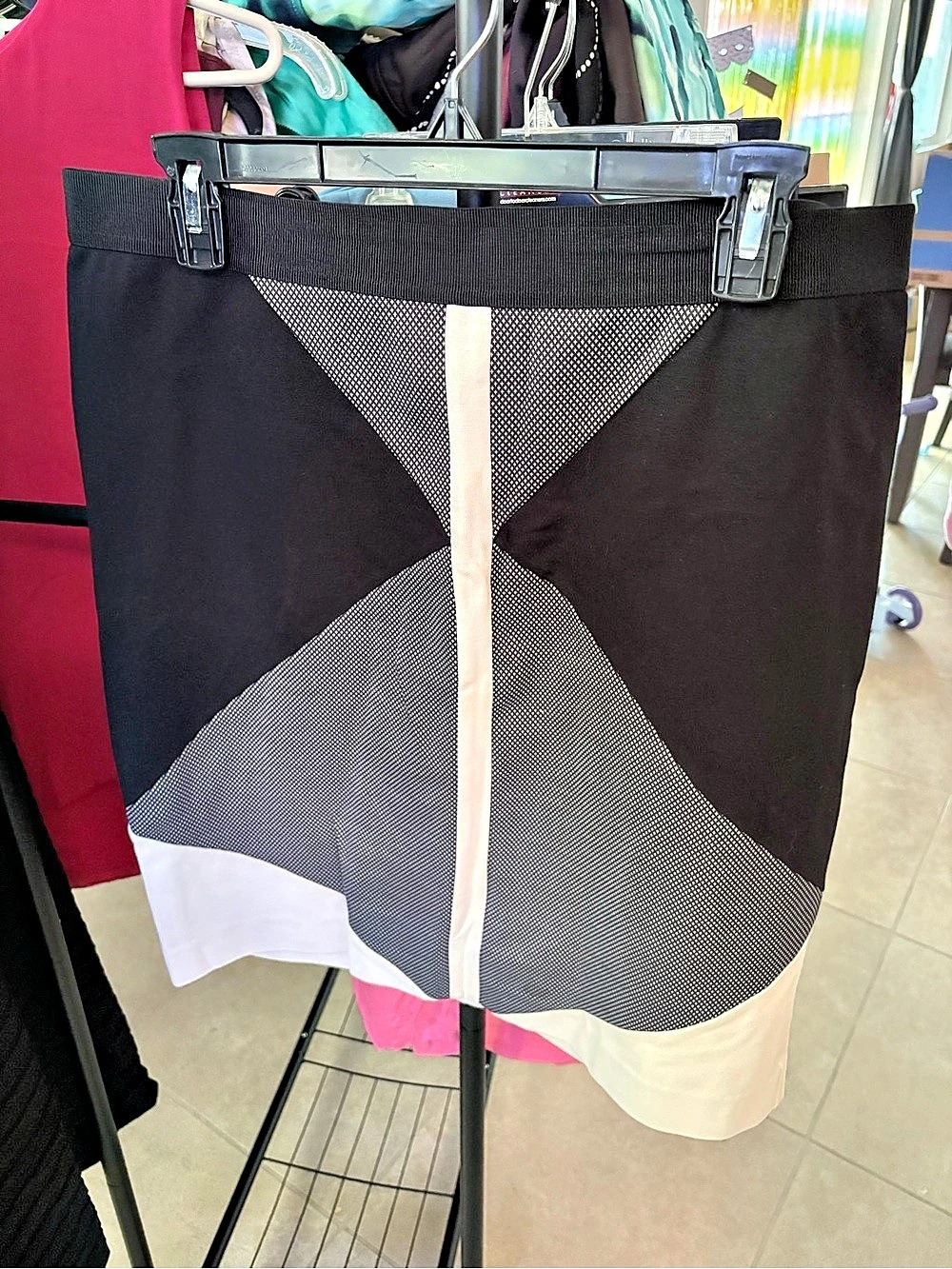 Ann Taylor Geometric Skirt in Black & White Size 12 Like New